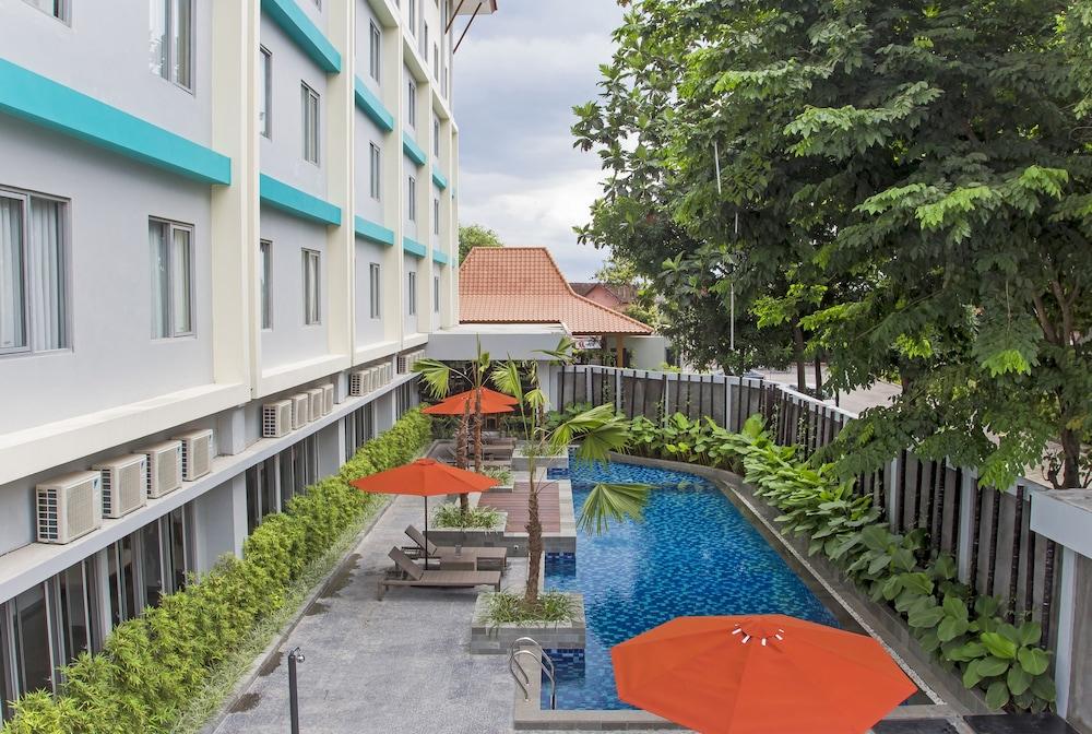 Burza Hotel Yogyakarta Exterior photo