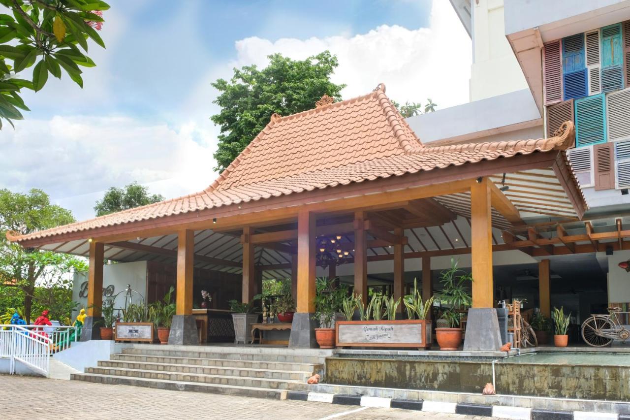 Burza Hotel Yogyakarta Exterior photo