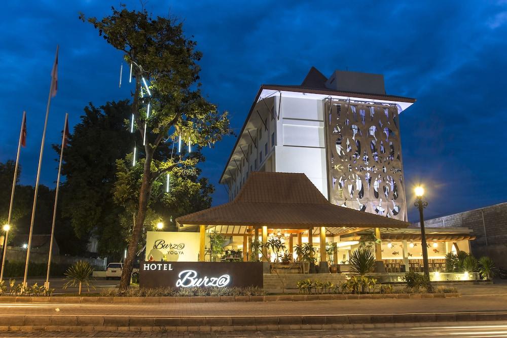 Burza Hotel Yogyakarta Exterior photo